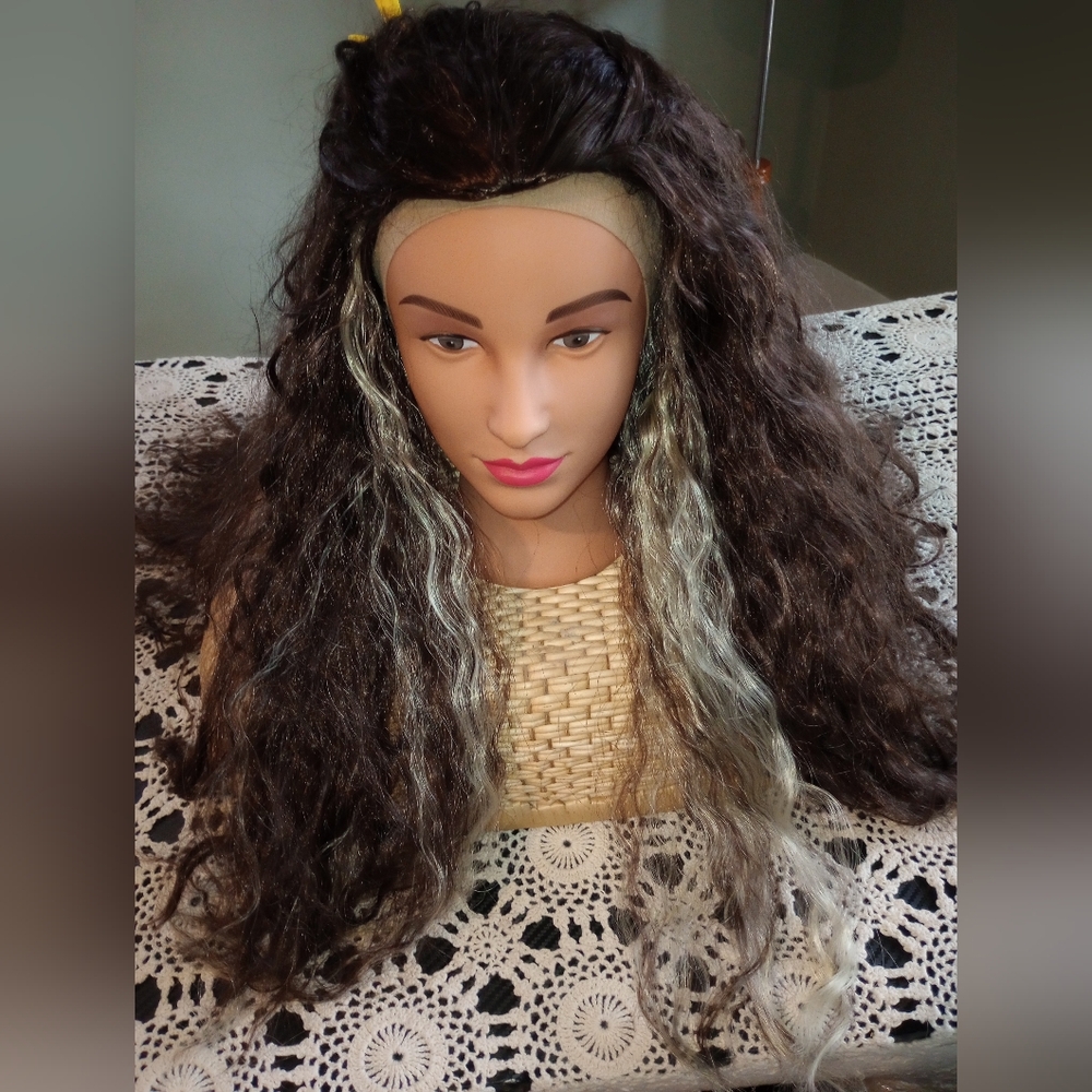 EUC 22 inch wavy wig Dark brown black with front blonde highlights synth…